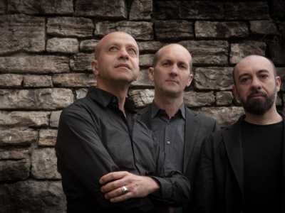 I Radioderwish nati nel 1996 dallo scioglimento degli Al Darawish, gruppo di world music barese. I "radio" sono ancora attivi e hanno finora prodotto 11 album